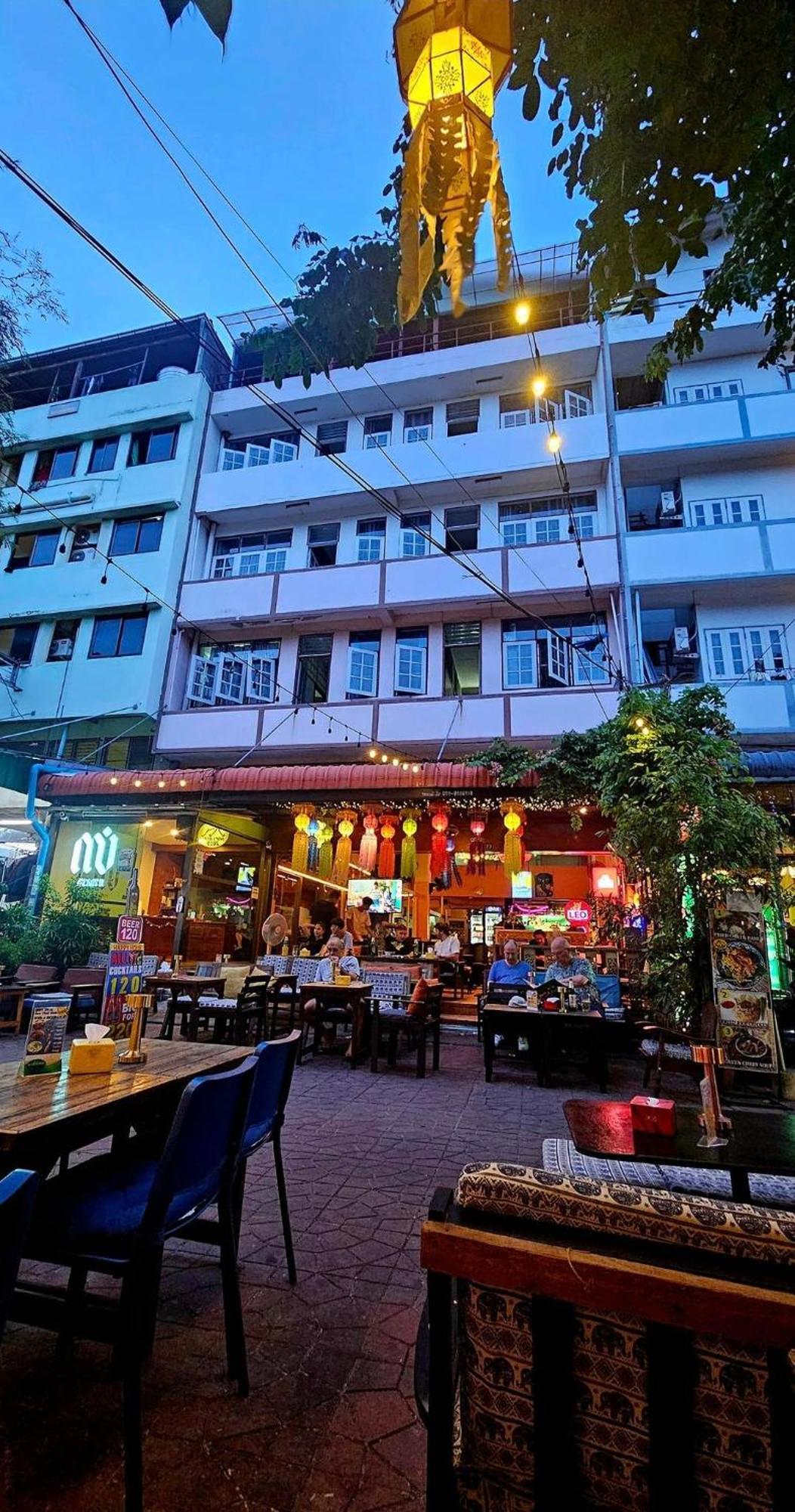 Merry V Guesthouse Bangkok Luaran gambar